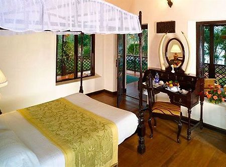 Ktdc Lake Palace Thekkady Kumily Exteriör bild